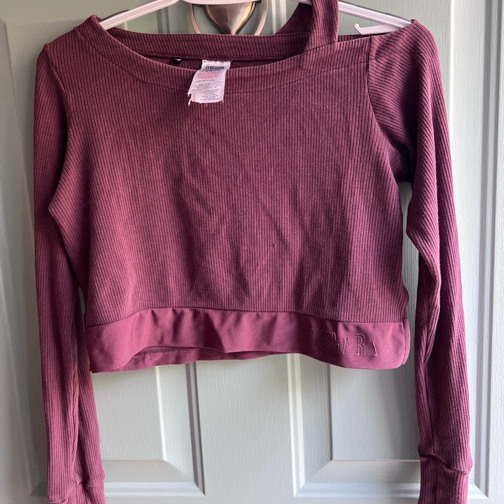 Gymshark‎ crop top in plum- size xs